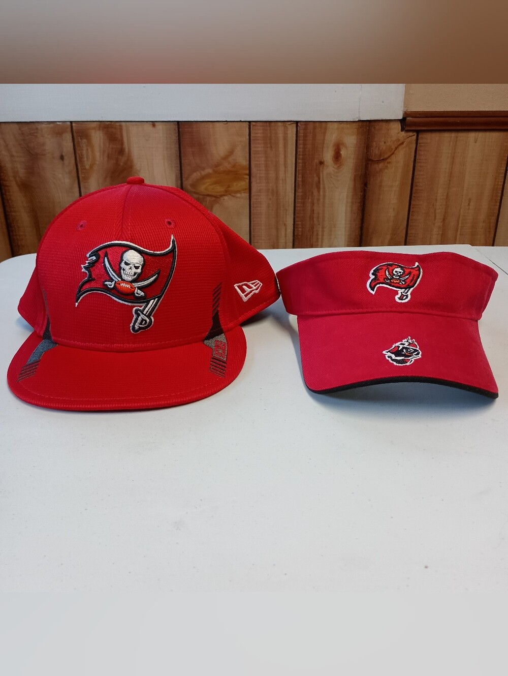 Tampa Bay Buccaneers Hat Lot Mens New Era Cap 7 3/4 Reebok Visor OS Embroid-2 PC